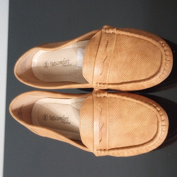 Women's loafers in camel - Picture 2 of 4